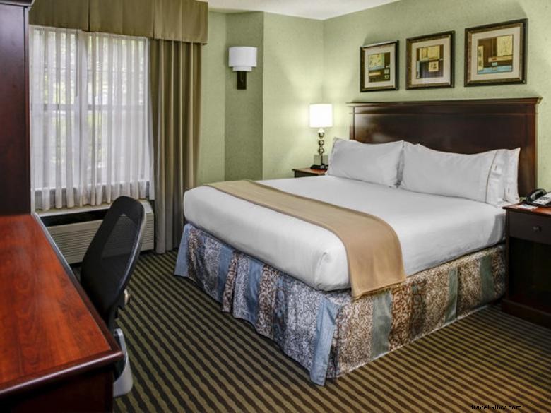 Holiday Inn Express & Suites Atlanta Buckhead
