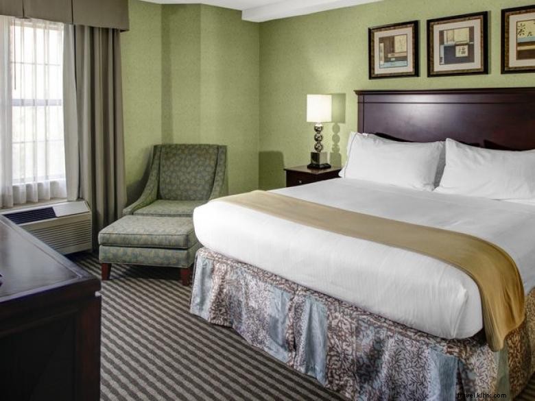 Holiday Inn Express & Suites Atlanta Buckhead