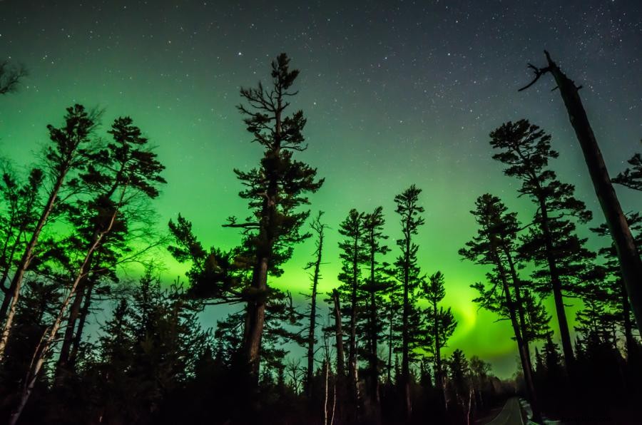 Observer les aurores boréales dans les eaux frontalières : le premier sanctuaire du ciel étoilé du Minnesota