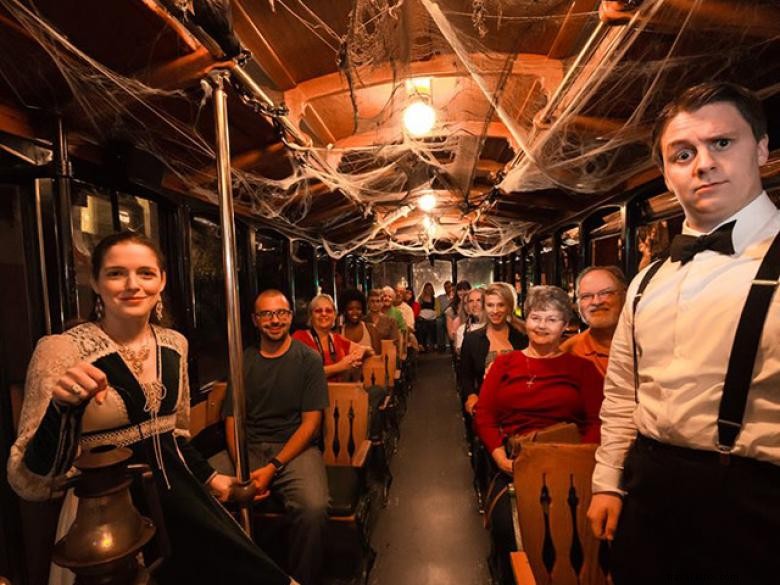 Visite fantômes et pierres tombales – Tour en tramway du Vieux‑Savannah