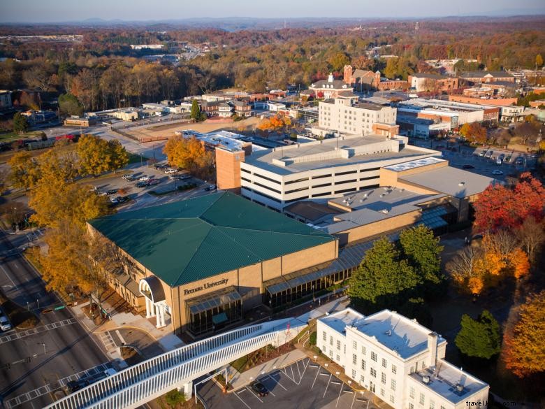 Centre-ville de Brenau – Lieux d événements et installations universitaires