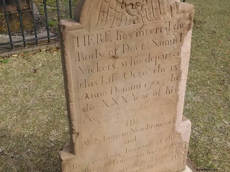 Visite guidée du cimetière du Parc Colonial – Tours à pied