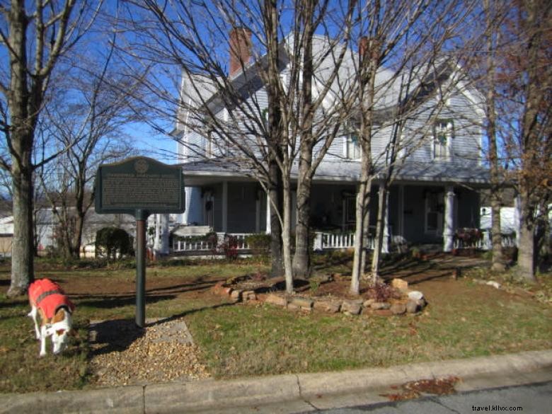 Maison d hôtes Loudermilk – le musée Elvis complet
