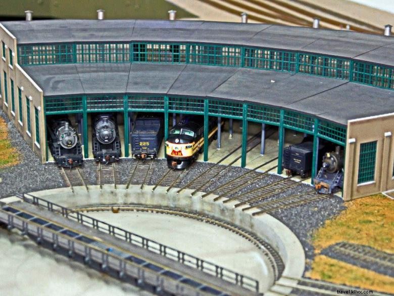 Cheminots miniatures des trois États