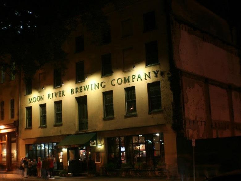 Tournée des pubs hantés de Savannah – visite nocturne