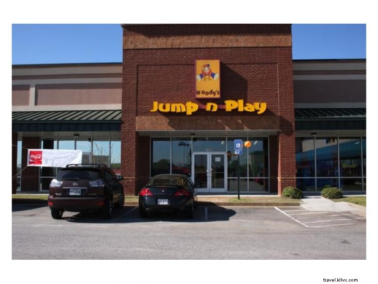 Woody s Jump N Play – Centre de divertissement familial