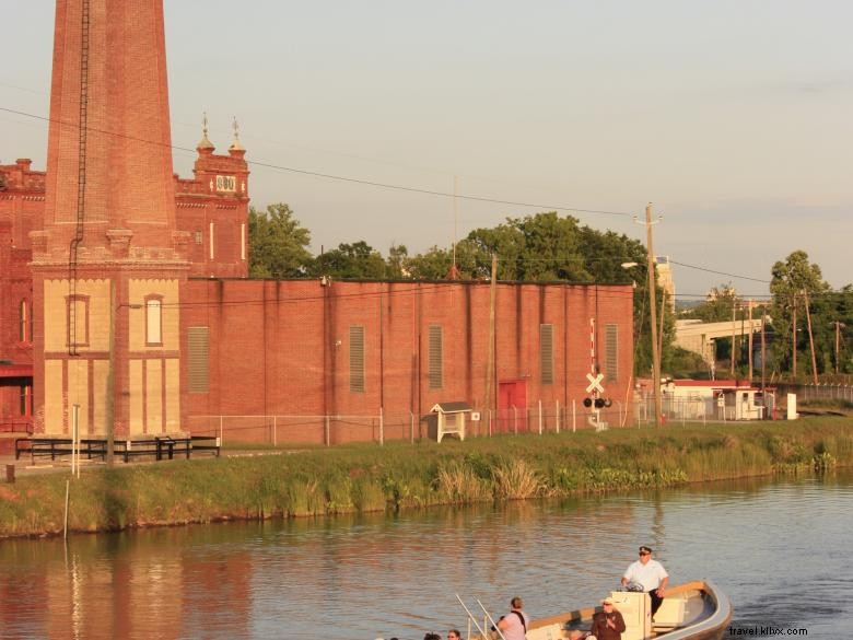 Centre d’interprétation du canal d Augusta – excursions en bateau à Saint‑Pétersbourg