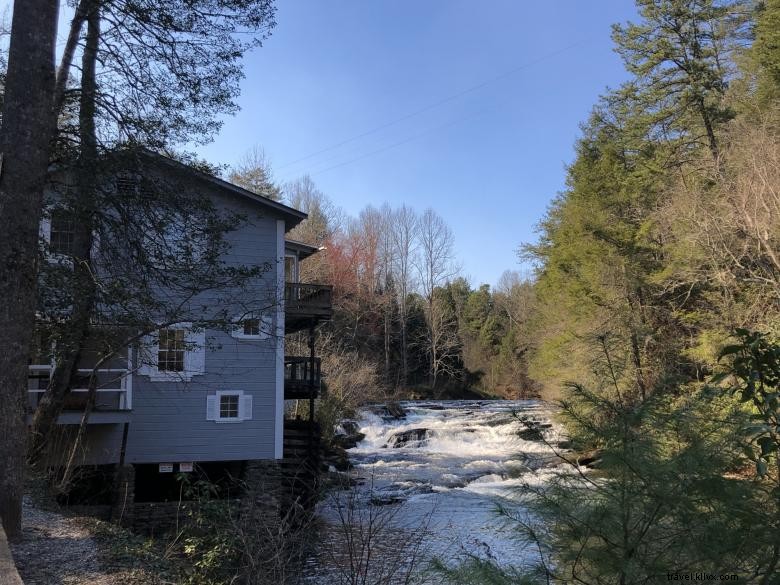 Marque du potier – Céramique artisanale au cœur des montagnes de Géorgie
