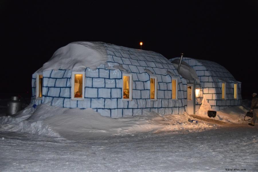 Savourez une boisson fraîche dans un bar de glace du Minnesota