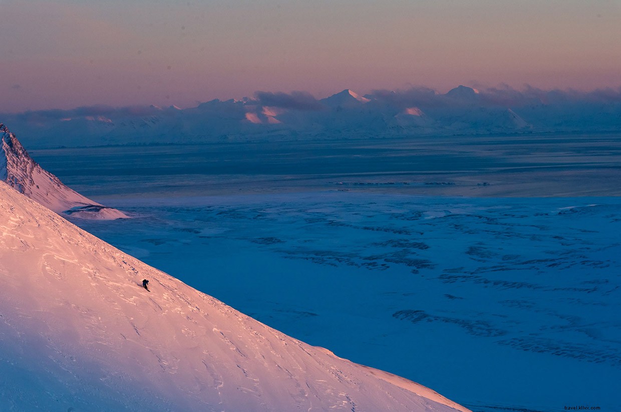 Éclipse – L’aventure photographique de Reuben Krabbe en Svalbard