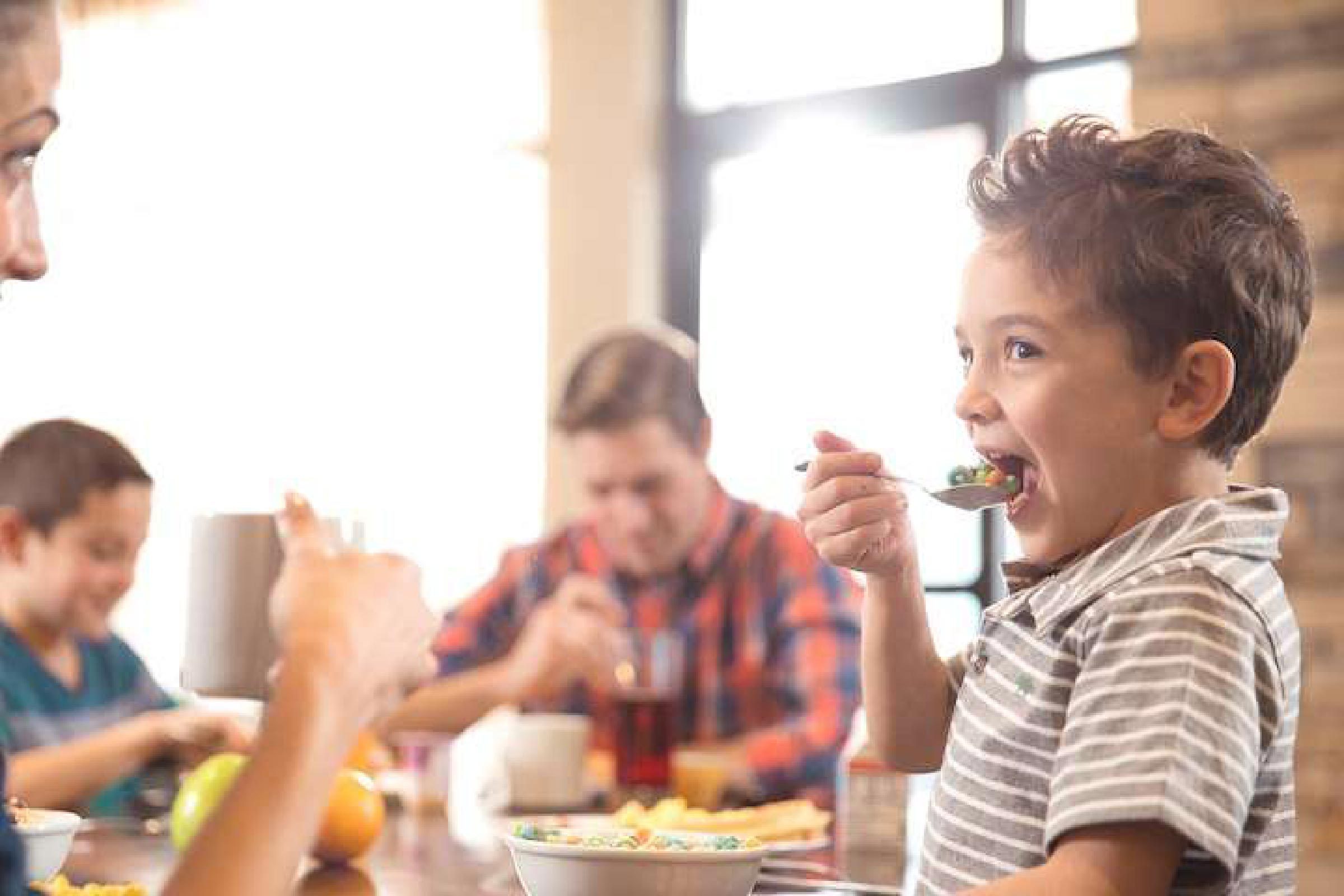 15 hôtels offrant un petit‑déjeuner chaud gratuit