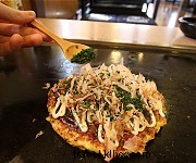Okonomiyaki : la crêpe japonaise à la carte
