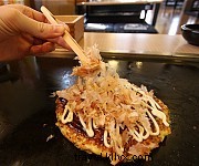 Okonomiyaki : la crêpe japonaise à la carte